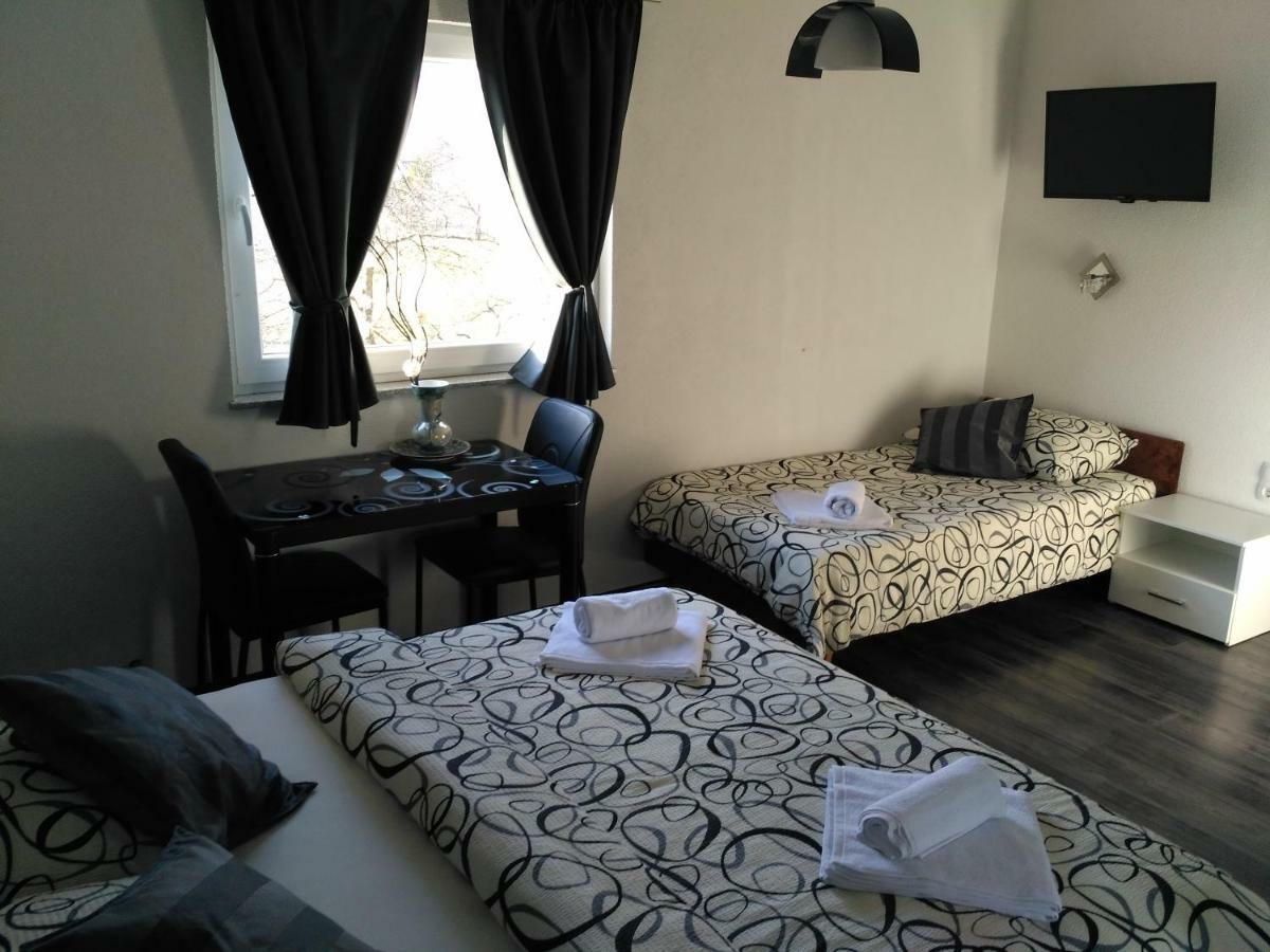 Guest House First Stop غاكوفيتسا المظهر الخارجي الصورة