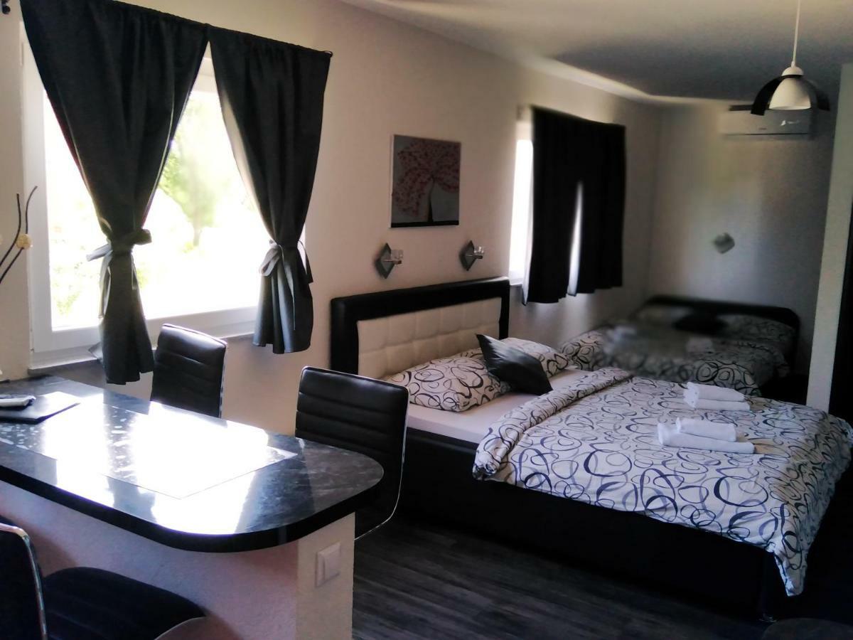 Guest House First Stop غاكوفيتسا المظهر الخارجي الصورة