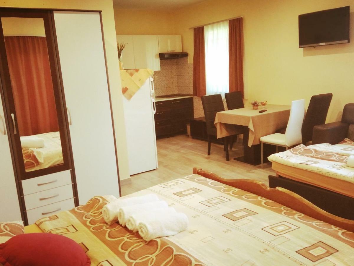 Guest House First Stop غاكوفيتسا المظهر الخارجي الصورة